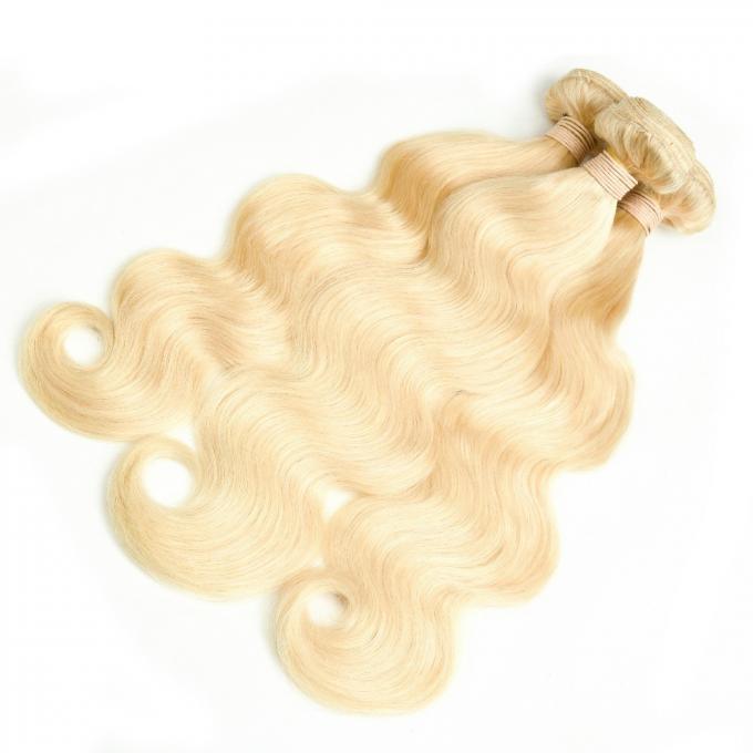 prolongements colorés de cheveux des cheveux bouclés 613 brésiliens blonds de vague du corps 7A aucun produit chimique