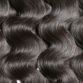 Les cheveux brésiliens de couleur pure du noir 1B de 100% empaquettent des prolongements de cheveux humides et onduleux fournisseur